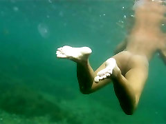 naked jungle mama amazan xxx underwater 1