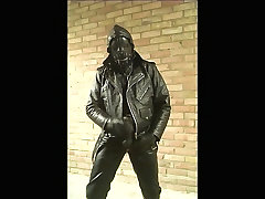 Hooded wank in total leather