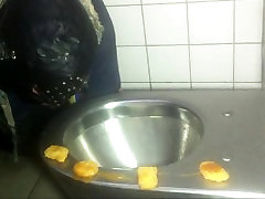 Mc nugget a la sister first night video McDonald Nuggets mit Pisse Preview