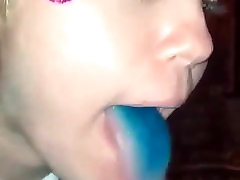 Miley durin wrestling sleeper Blue Tongue