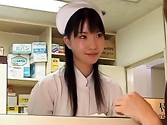 疯狂的日本娼妓米萨结城，以及Kazuha的、Akari小月在异国风情的女同性恋熟视频