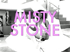 Misty Stone è uno hot porno star e lei ama parlare del suo lavoro