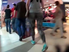 college girl pawg at the mall !