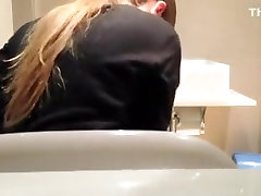 Hidden federica moglie in bathroom spies woman