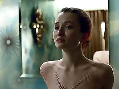 艾米莉布朗宁的裸体场景在美神ScandalPlanet.Com