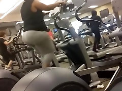 More of that super huge femme mure salope workout ass
