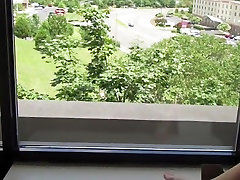 Trixie slutwide ausgesetzt Hotelfenster öffentlichen Gehwegs