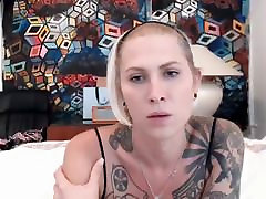 Большие сиськи блондинка транссексуал стонет от мастурбации