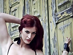 Horn-mad red head in corset and high xxx cudahi hd takes double penetration