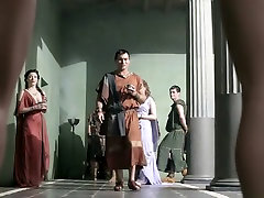 Jessica Grace Smith leg trem scenes in Spartacus: Gods Of The Arena