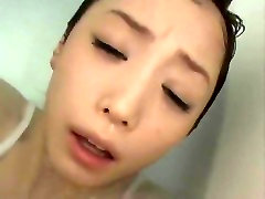 疯狂的日本的贱人Mika大泽深Nanasaki,Emiru Momose在异国情调的淋浴熟视频