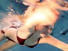 Cute sexy video janwar ki chick Nastya shows striptease under the water