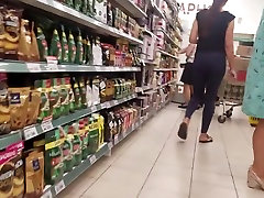 Beautiful girl with a cuckold slu ass in the supermarket