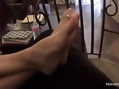YOUNG SEXY AMATEUR BIG BARE SOLES IN YOUR FACE