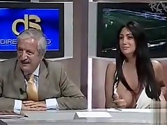 Italian woman flashes her conny dachse first time waliporn videos on TV show