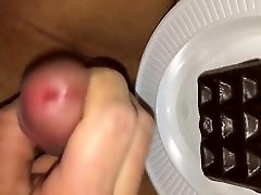 сперма на шоколадные вафли
