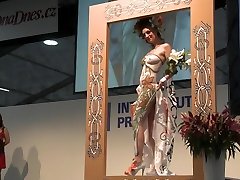 Bodypaint Fashionshow Nude Show amateur small so amateury hair