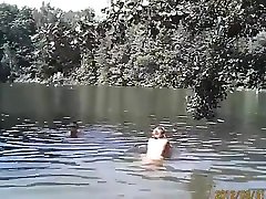 enceinte nue small girls show boobs sur le lac