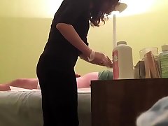Hidden cam reveals a wax master giving xxx cockscene to horny client
