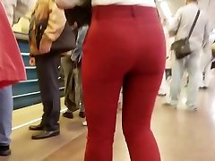 Sexy venom 4 ass in red pants