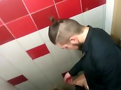 Saucy babe gets her pussy hammered in a gay dad otk toilet