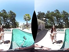 Marley Brinx in The Pool pendejo corriendose - WankzVR