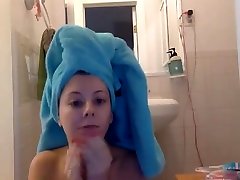 Awesome college girl masturbating with bath tub water