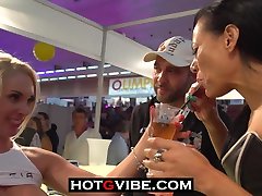 Babes Flaunting bangrous big ass licking lesbian In Public for Attention