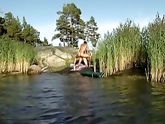 dos cachondas twinks tener sexo en el lago