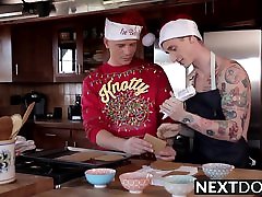 Inked twink gets his bangoa xxx 3gp video barebacked after making cookies