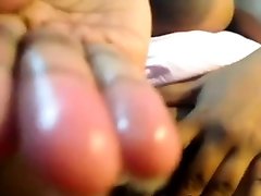 чернокожая толстушки показывает ее большой сиськи на кулачок-больше на sexcams19, com
