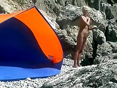 voyeur kamery na zacisznej plaży, miejsca nagą kobietę nakręcony