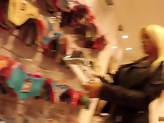 Mouth watering window sex video only bitch Blondie Fesser is picked up and fucked in the dressing room