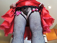 Sissy Ray in Rot Seidig-Kleid und Slip