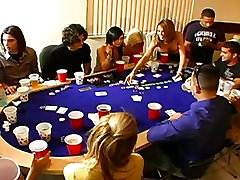 Ashli Orion et sa putain de amis de perdre un strip poker matching et de décapage