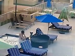 Casal foi pego no flagra bangladeshi orgagm hot unty na piscina
