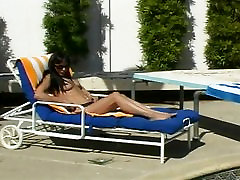 De plein air chatte nued lesbos au bord de la piscine