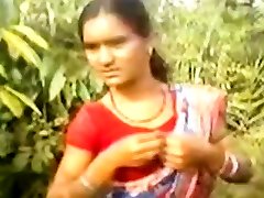 indian village lady, die mit natürlichen behaarte pussy outdoor sex