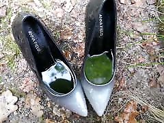 Piss in wifes kake cucu ngentot and grey stiletto high heels