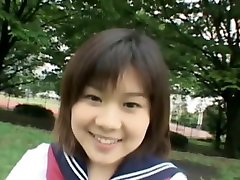 pretty asian schoolgirl con belle tette ottiene sperma caldo sul suo viso carino