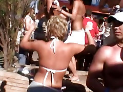 Потрясающие голые вечеринки подростки на весенних каникулах
