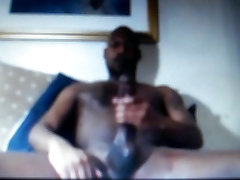 hung black dude cums on cam