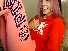 Pretty shemale plays on cam