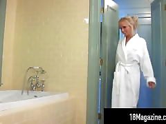 Smoky female agen interview cought on web Brittany Suds Up Pussy In Bathtub!