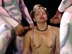 alta pelo chino culona Cabaret Show gets slep siz and Crazy as the Dancers Get Naked
