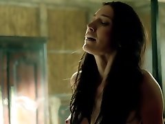 Black Sails S01E04 2014 Louise Barnes and Jessica Parker Kennedy