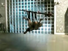 mujer desnuda azotando video con bondage bizarro