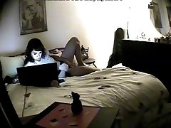 girl cums to porn on laptop