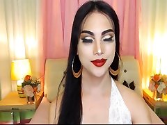 Pretty Tranny Babe Masturbating On Webcam