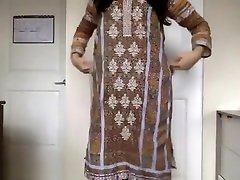 Pakistani Sexy Babe Getting Naked